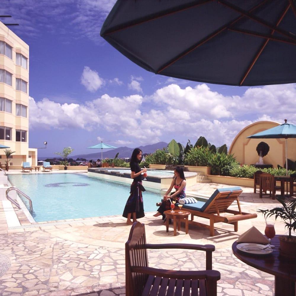 Hotel Gran Puri Manado Exterior foto